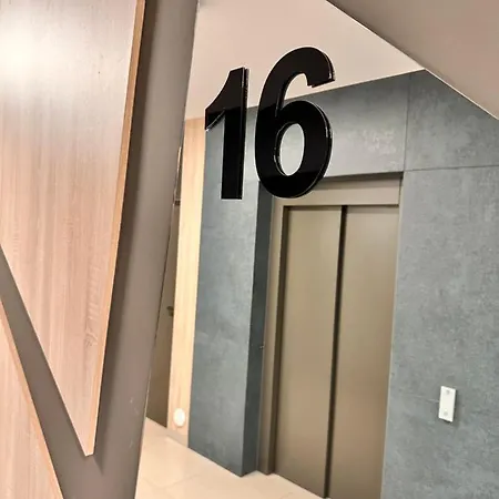 16 Floor Nad Morzem - Lewy *