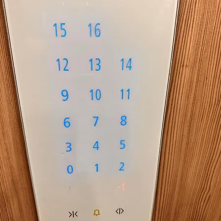 16 Floor Nad Morzem - Lewy *